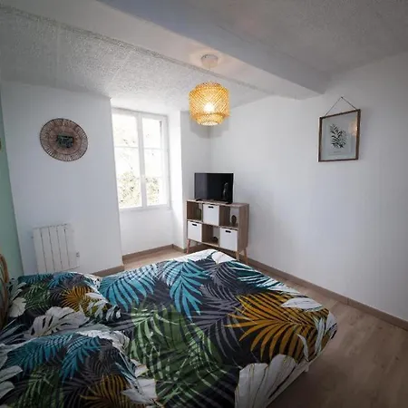 펜션 La Foresienne Putanges